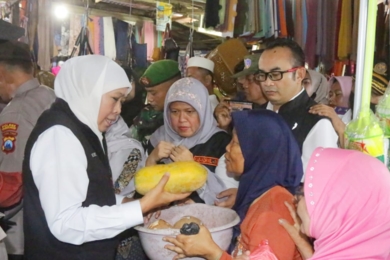 Sidak Pasar di Pamekasan, Pemprov Jatim Terus Dorong Stabilisasi Harga dan Ketersediaan Bapok Aman