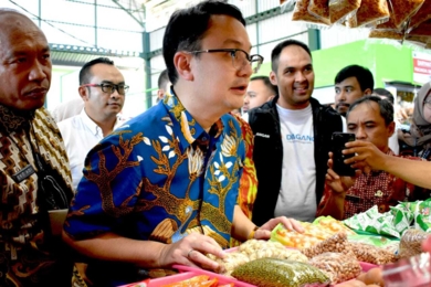 Kadisperindag Jatim Mewakili Ibu Gubernur Dampingi Wamendag Sidak ke Pasar Oro-Oro Dowo Malang