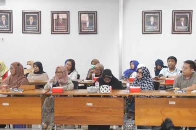 Sosialisasi Teknis Pengiriman dan Display Produk ke Toko Jawa Timur Malaysia
