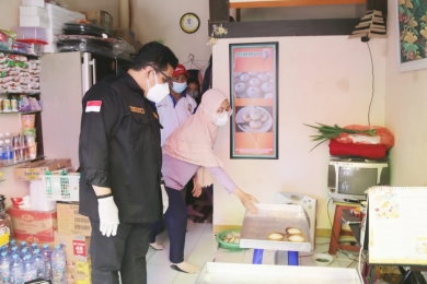 Dukung Jatim Bangkit, Disperindag Jatim Salurkan CSR Bahan Pembuat Kue untuk Home Industry