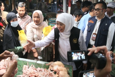 Pemprov Jatim Bersama Pemkab/Pemkot Serta Bulog Gelar Operasi Pasar di Berbagai Pasar Jawa Timur