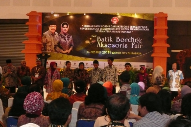 Penyerahan Lomba Desain Batik 2013 Disperindag Propinsi Jatim